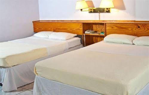 Garraway Hotel Roseau Esterno foto